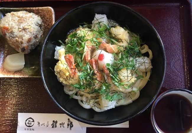 コシの強い讃岐屋雅次郎のぶっかけうどん