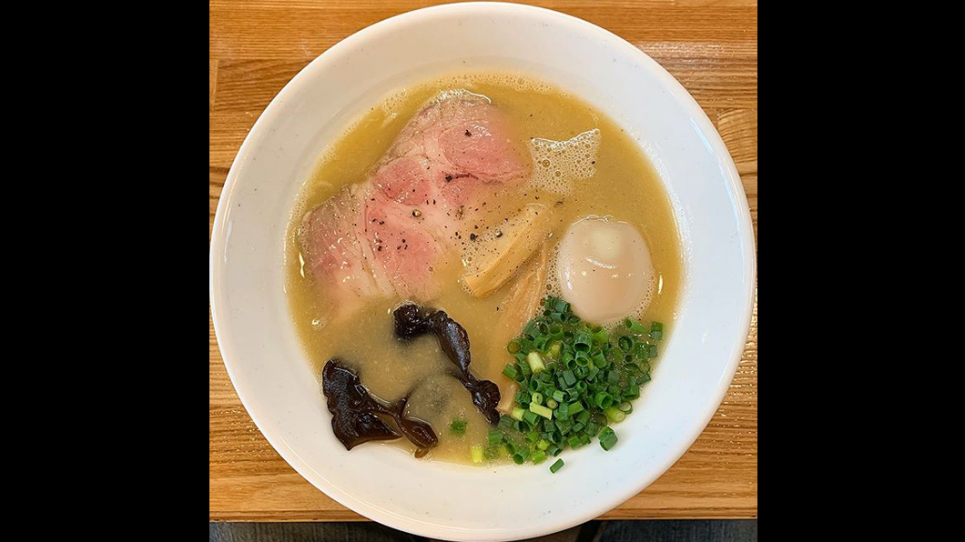 百名店にも選ばれた麺や一想の鶏白湯ラーメン