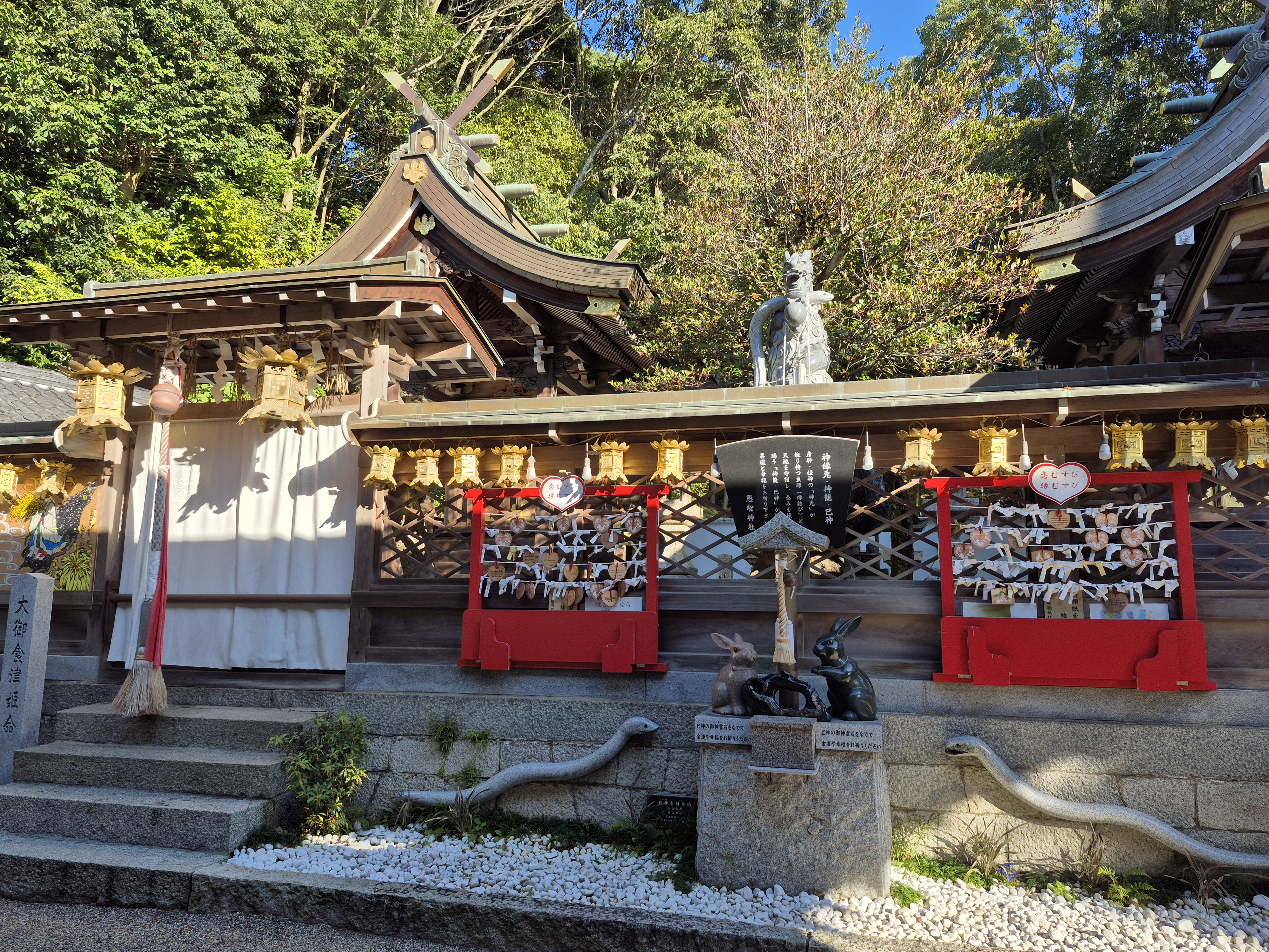 恩智神社の境内の風景